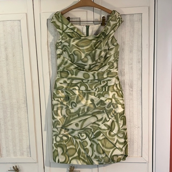 Badgley Mischka cocktail green and cream off shoulder dress Sz 10 - Picture 2 of 7